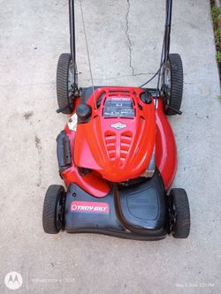 BIG WHEEL SELF PROPPED TROYBILT AUTOCHOKE WORKS AND CUTS GREAT