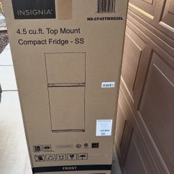 Insignia 4.5 Cu. ft. Mini Fridge 