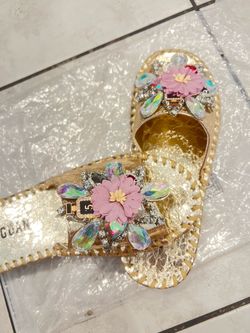 Women's shoes