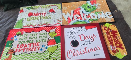 Dr. Seuss Grinch Holiday Decor Bundle - Rugs & Countdown Sign