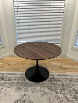 Modern Round dining table (brand new)
