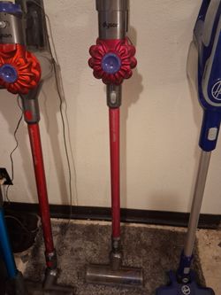 DYSON V6 CORDLESS STICK VACUUM JUST NEEDS A CHARGER