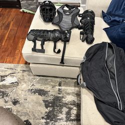 Adidas Catcher Gear Black Youth age 9-12 with bag