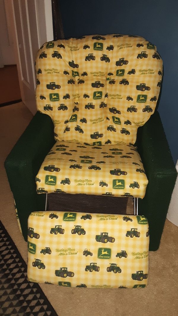 John deer kids recliner in great condition for Sale in Wilmington, NC