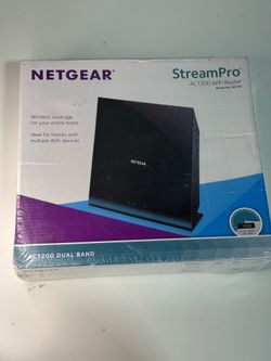 NETGEAR StreamPro AC1200 Dual-Band WiFi Router R6100 USB Black