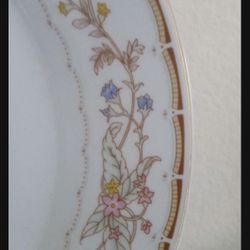 WLO1 Wellington Porcelain China Set New In Box (8 Piece Setting)