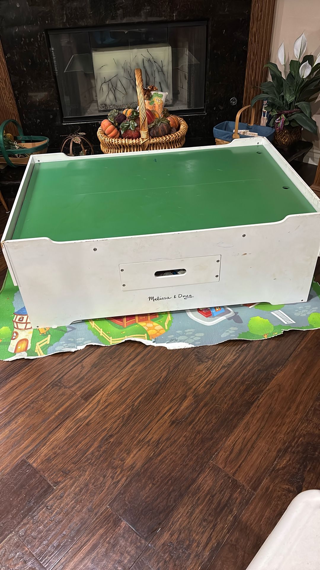 Melissa & Doug Table