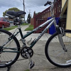 Nice Hybrid Comfort Bike Medium Size 
Great Condition Ready to Ride 