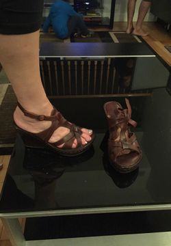 Brown sandels size 8