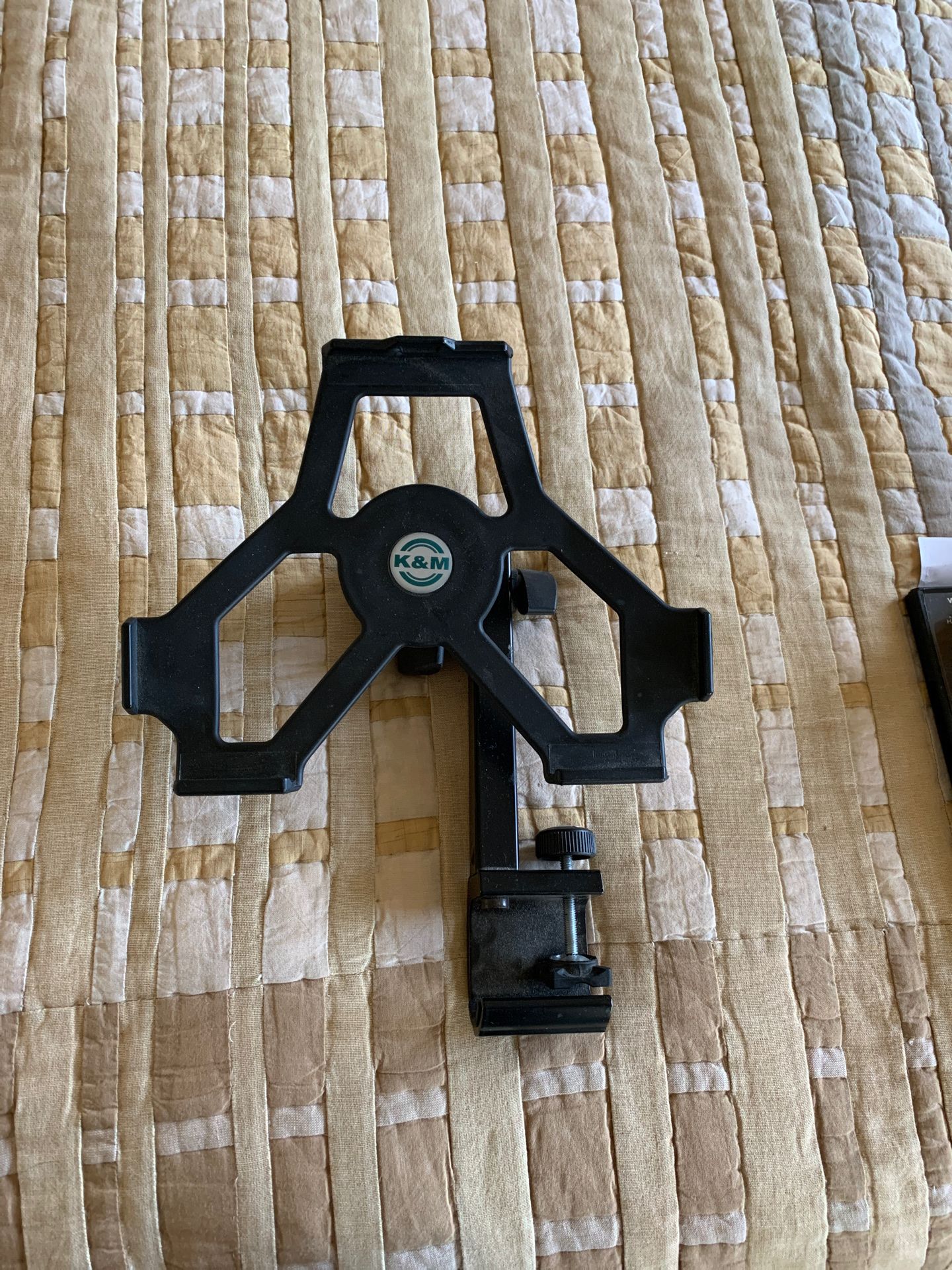 iPad holder connects to mic stand