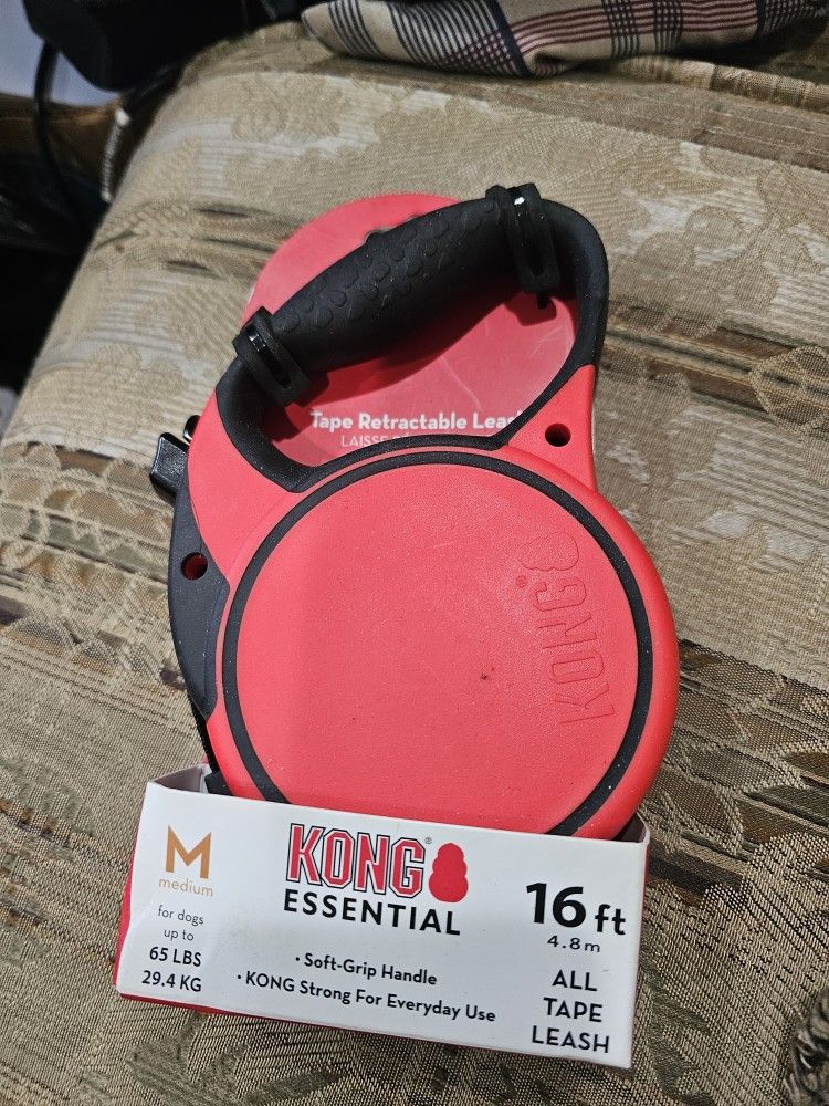 New Kong Terrain Medium Retractable Leash 16 ft dogs up to 65soft-grip Fuchsia