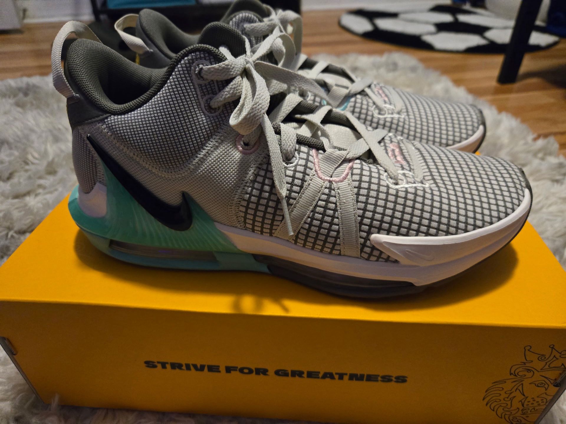 Nike LeBron Witness 7 Low Flat Pewter Mint