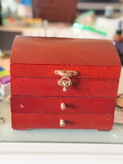 Like New, Wooden Jewelry Box with Mirror