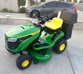 John Deere riding mower s100 NEW