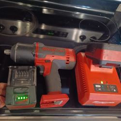 Snap On Impact 1/2in 2 Batteries And A Charger