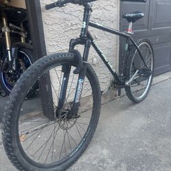 26in Diamond back Mountain Bike (Light Weight) 20$
