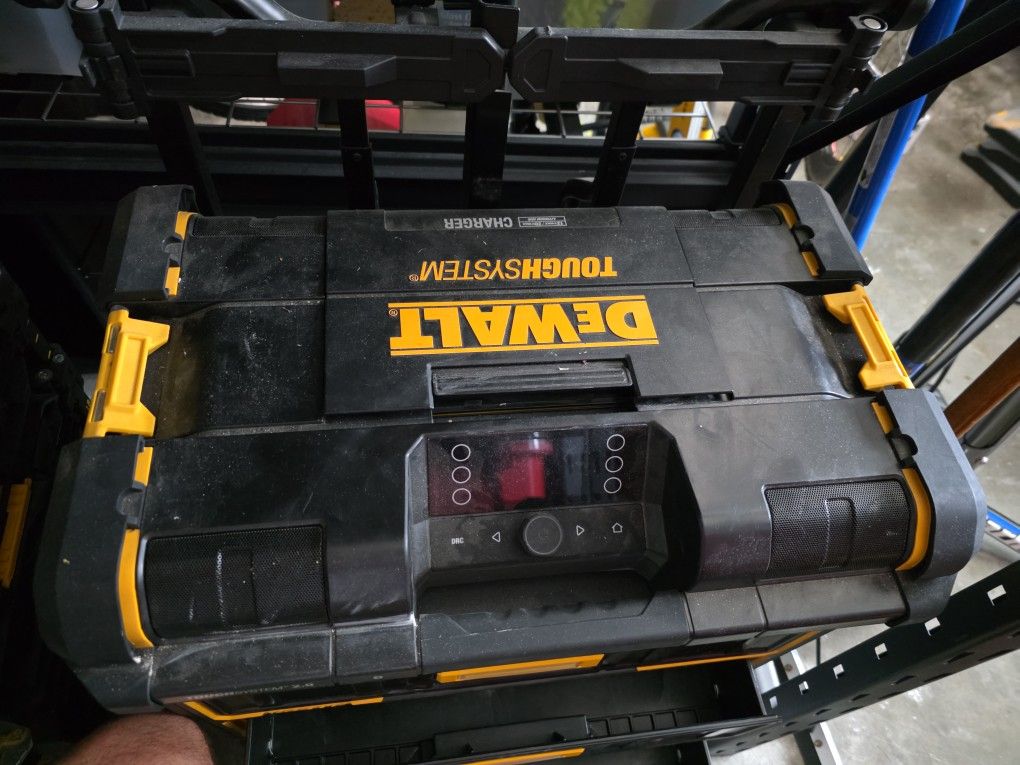 DeWalt ToughSystem 2.0 Bluetooth Jobsite Radio and Battery Charger