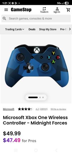 Son 2 remote control Para Xbox one 1el Azul trabaja 1 el negro para partes los 2$