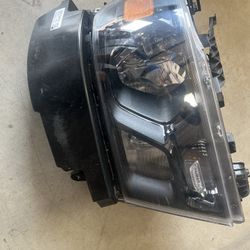 ram  2019  -  up   passenger  side  headlight!! 