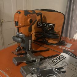 RIDGID 5.5 Amp Compact Fixed-Base Corded Router