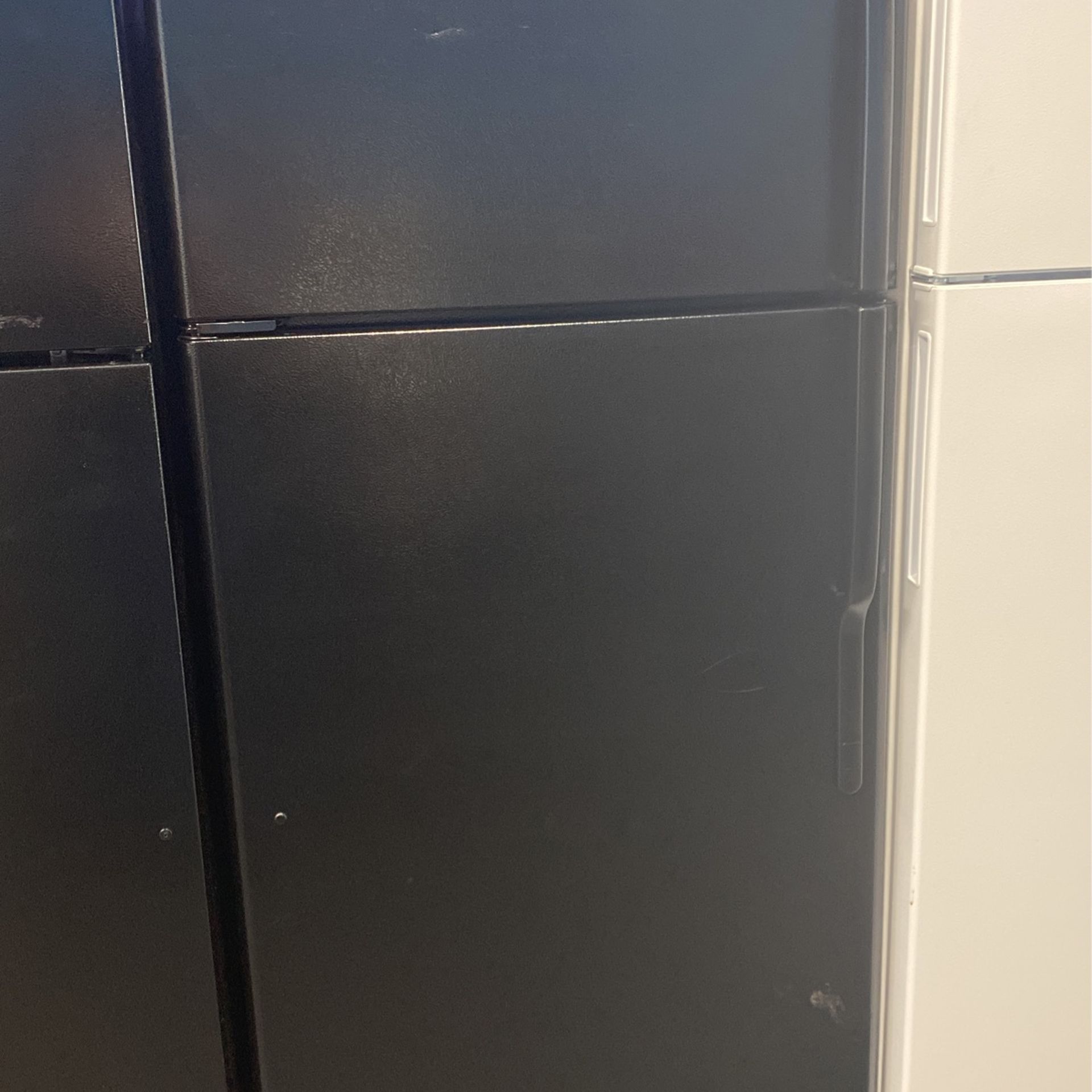 ❤️ BEAUTIFUL REFRIGERATOR TOP AND BOTTOM BLACK GE 