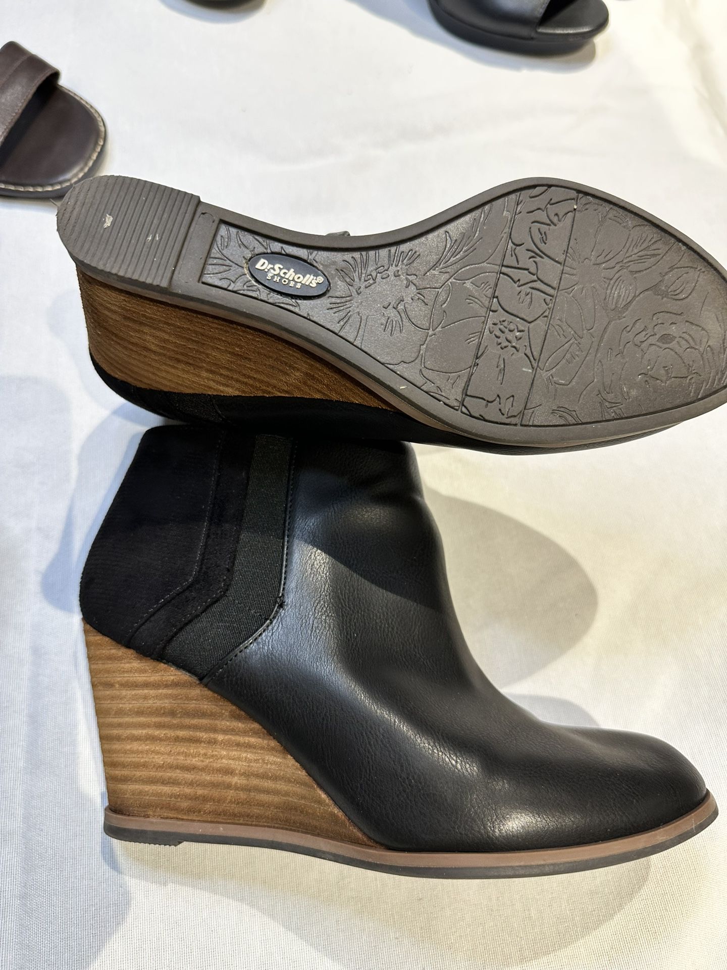 Woman’s Ankle Boots Dr. School 7 1/2