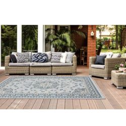 8/10 Outdoor Indoor Rug 