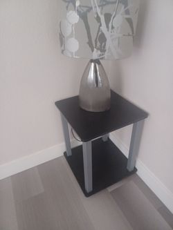 Corner table and lamp modern like new