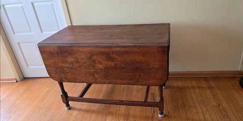 Drop leaf table
