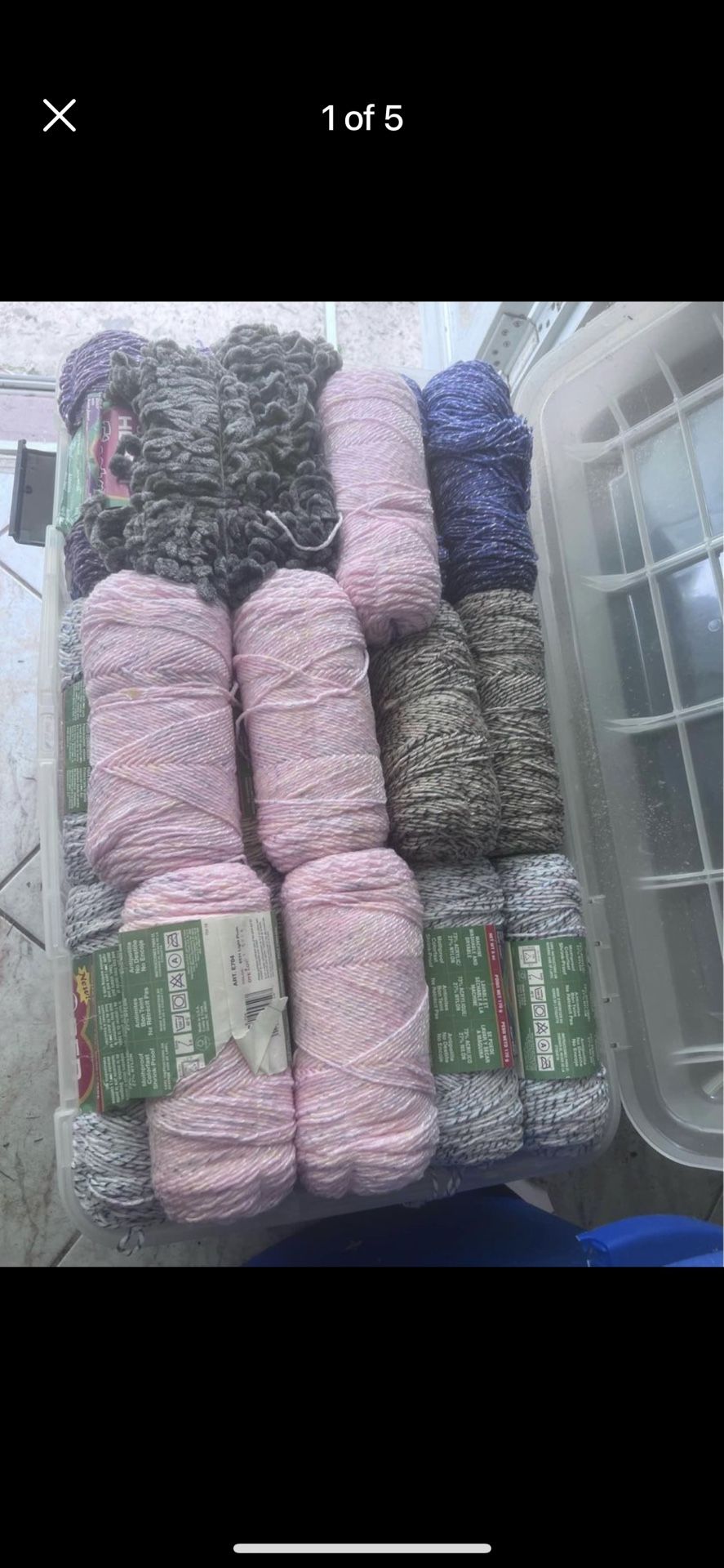Entire lot of yarn