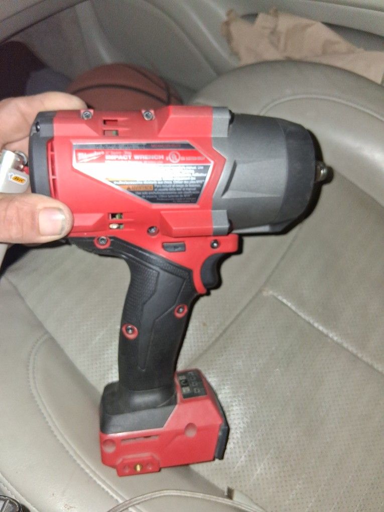 Half inch square ring impact wrench