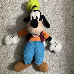 Disney Store Vintage Goofy Plush Toy 