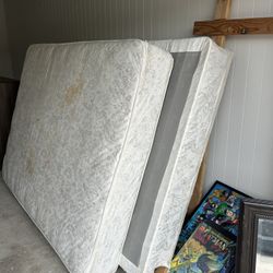 Boxing And Mattress 