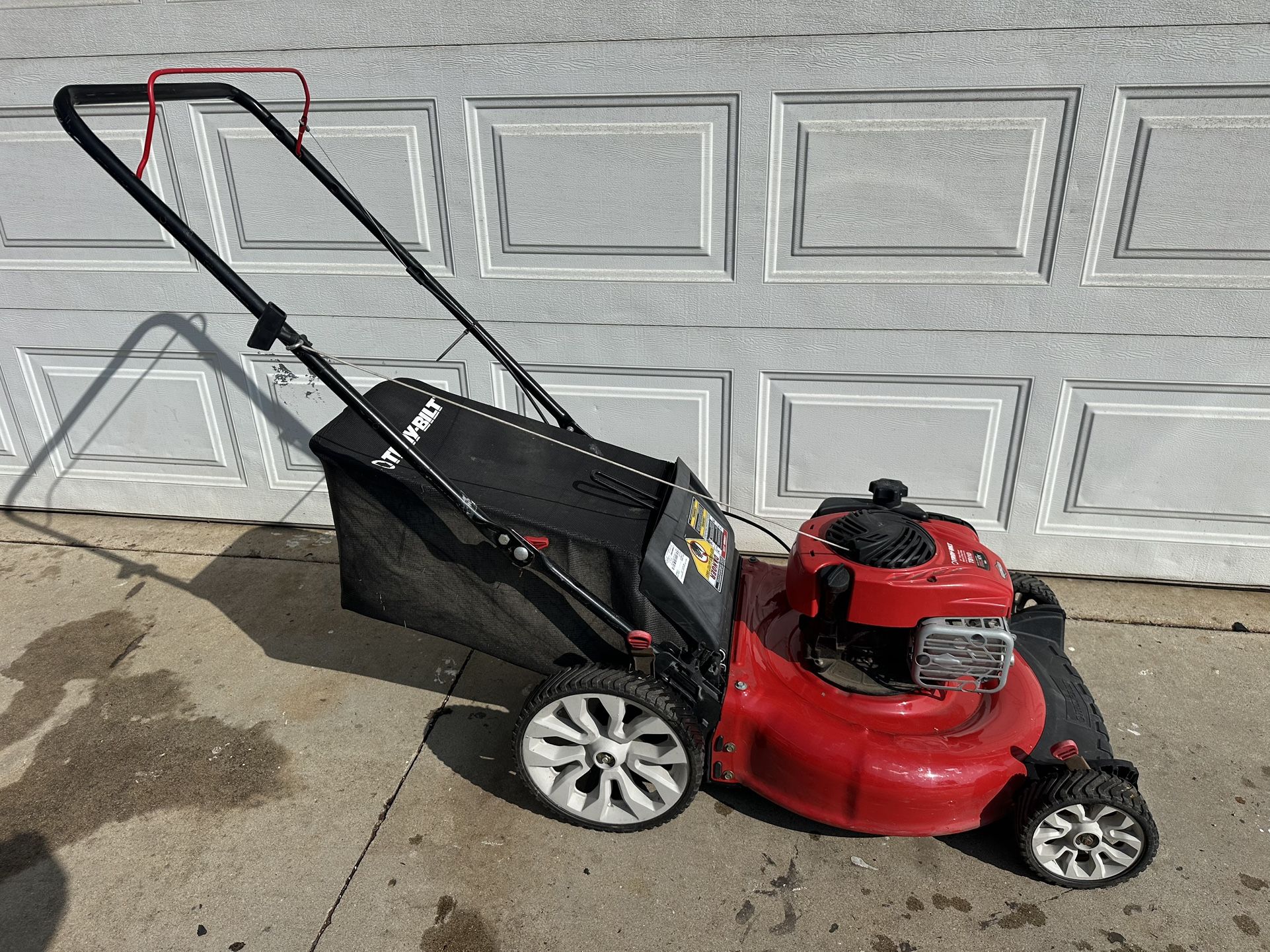 Troy-Bilt 21 in. 140 cc 550ex Series Briggs & Stratton Gas Walk Behind Push Lawn Mower with 2-in-1 Cutting TriAction Cutting System