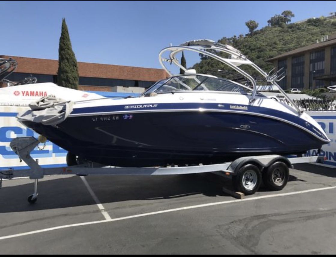 2014 Yamaha 242 limited S boat