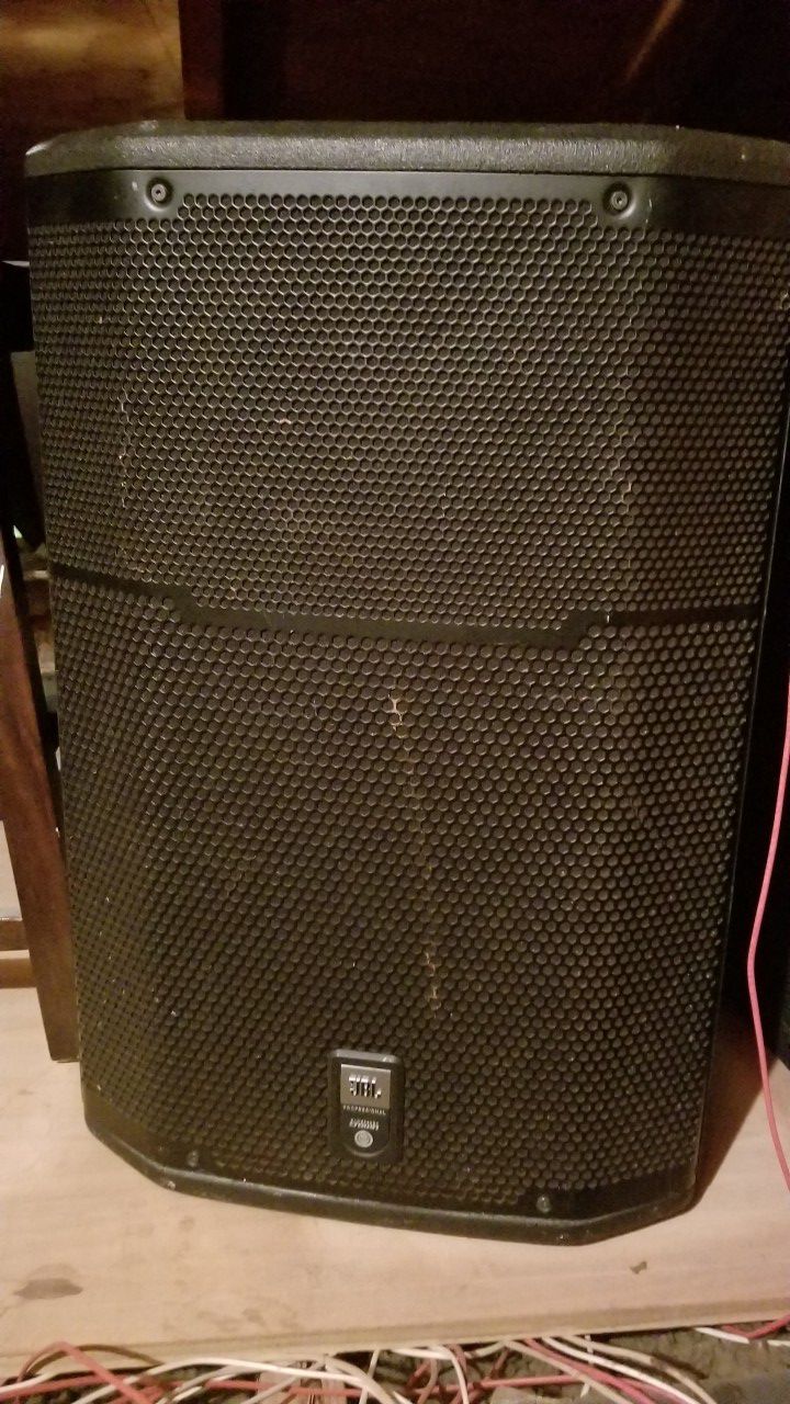 JBL speakers. Reduced to $550 minimum. No negotiations.