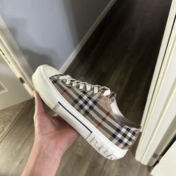 Burberry Shoes Size 41 (8 Can Fit 9)