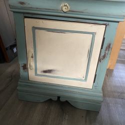 Free Side Table