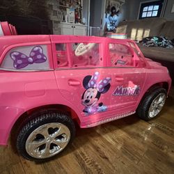 2 Passenger Minnie Mouse Mercedes Ride In Car