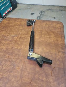 Ford steering damper 8c24se661ba39326ba210323 like new only used for 2500 miles of a  class c motorhome