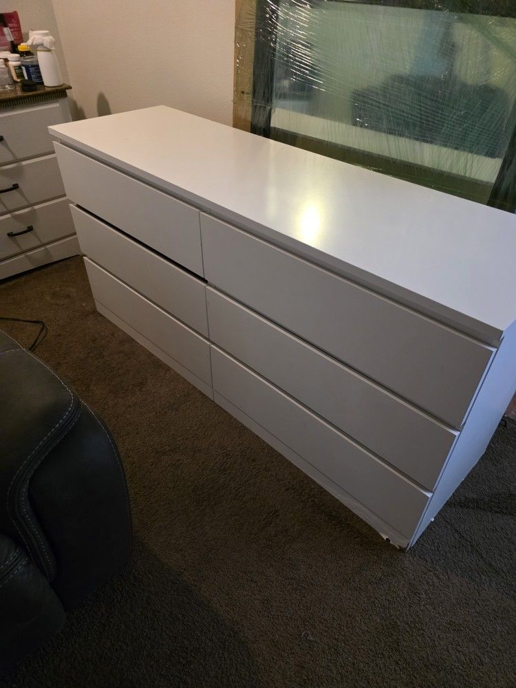 FREE WHITE IKEA 6 DRAWER MALM DRESSER