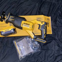 Dewalt Saw + Batería 4ah 