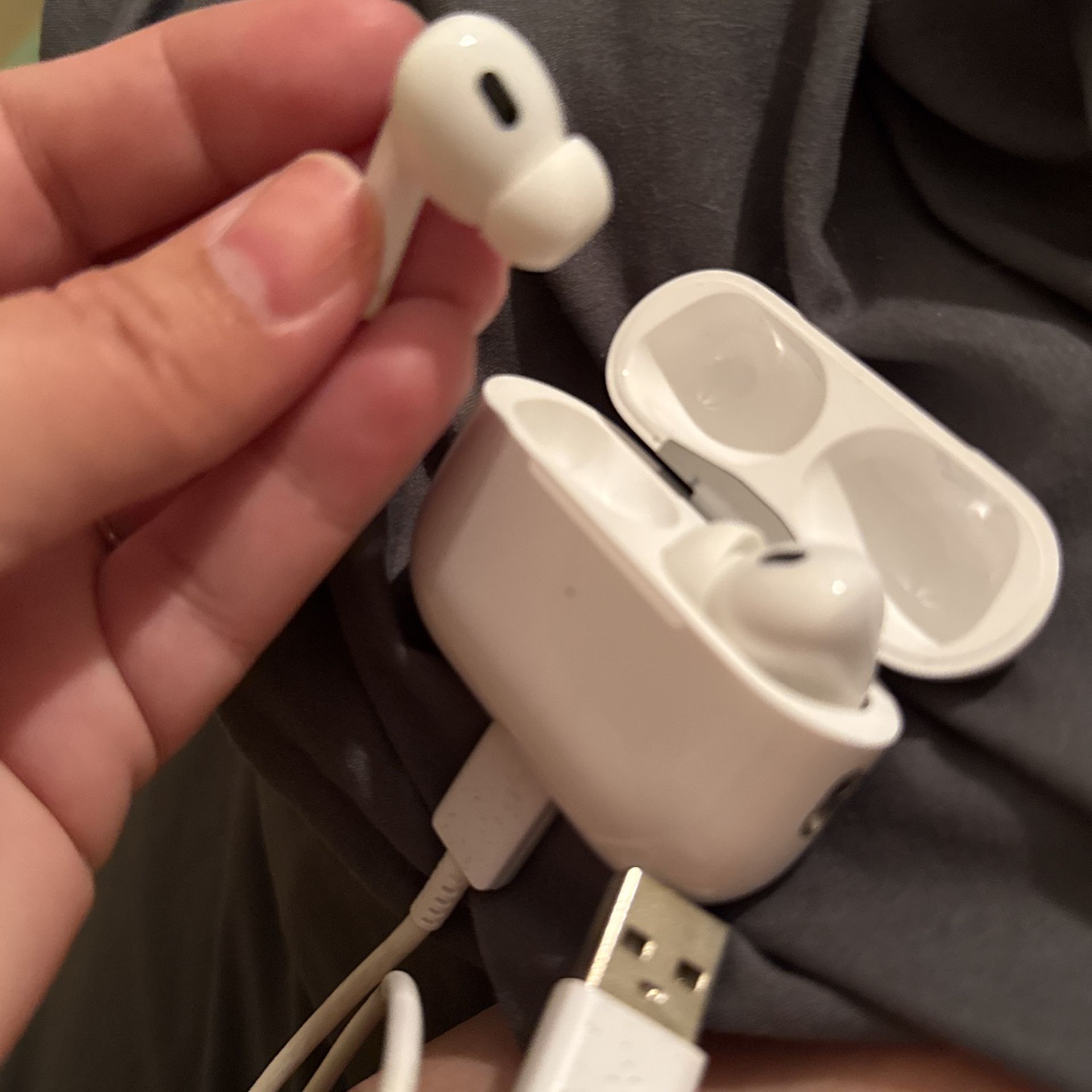 AirPods Pro (2nd generation) with MagSafe Charging Case (USB-C)