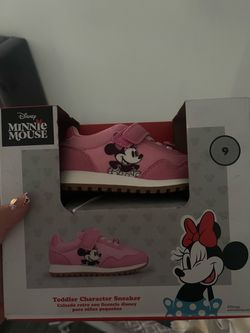 Minnie Mouse shoes