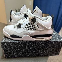 Nike Air Jordan 4 Retro Military White/Black 8.5
