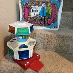 1968 Barbie Double Doll Case And 1970’s Kitchen Karousel