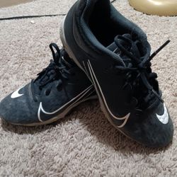 Nike Softball Cleats Size 8.5  W
