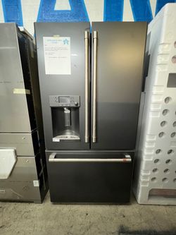 Café - 22.2 Cu. Ft. French Door Counter-Depth Smart Refrigerator with Adjustable Hot Water Dispenser - Matte Black