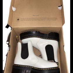 DR. MARTEN WHITE QUAD BOOTS SIZE W8
