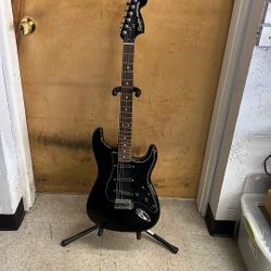 Squier Stratocaster Standard – Black Electric Guitar